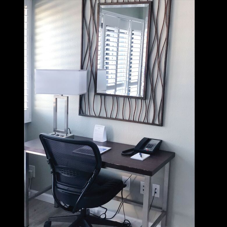 Hotel Mariposa Inn And Suites