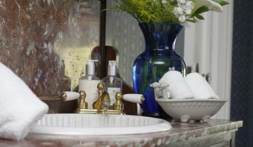 Beazley House Bed And Breakfast Inn