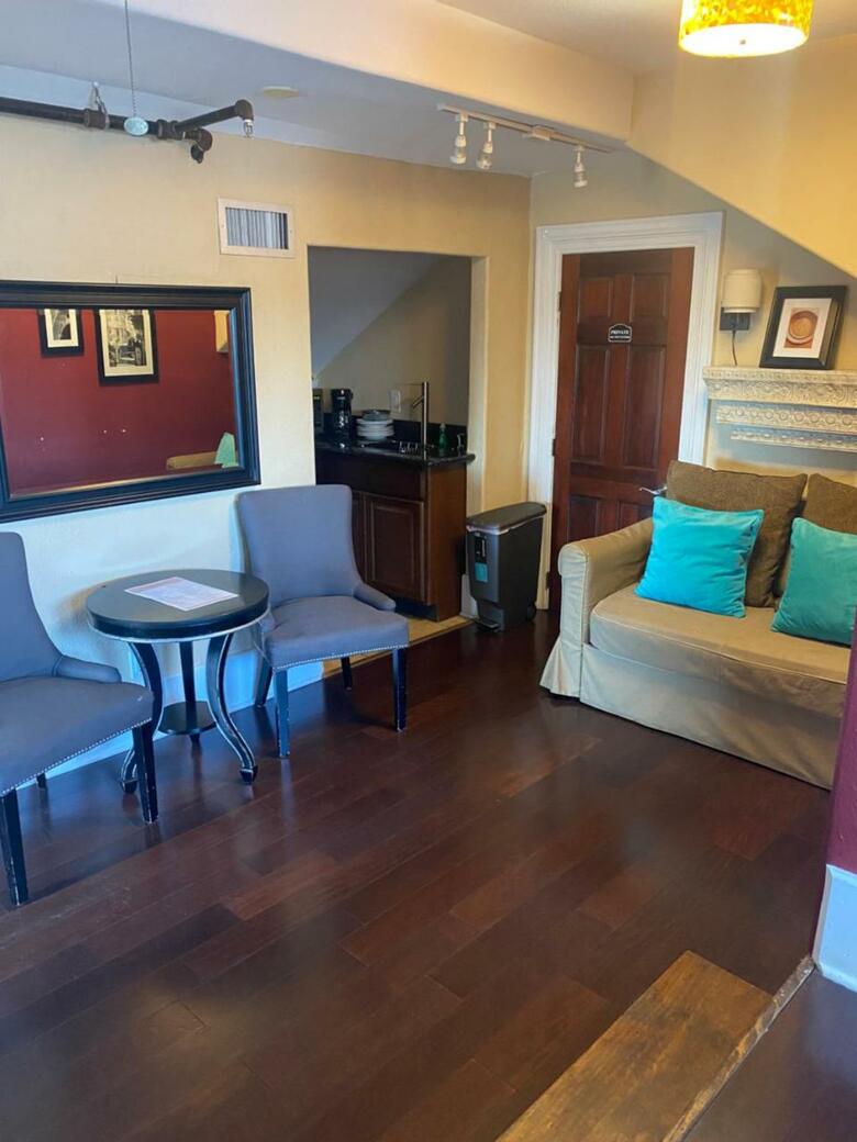 Bed & Breakfast Balcony Guest House