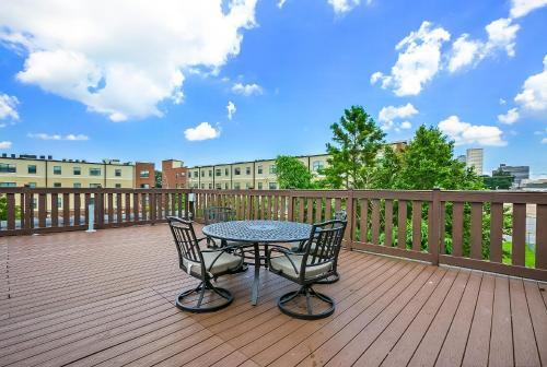 Aparthotel Luxury 4br Condo In Downtown By Hosteeva