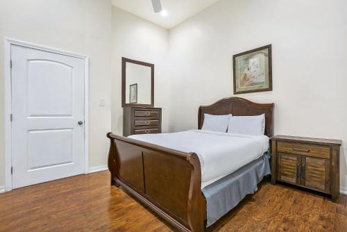 Aparthotel Luxury 4br Condo In Downtown By Hosteeva