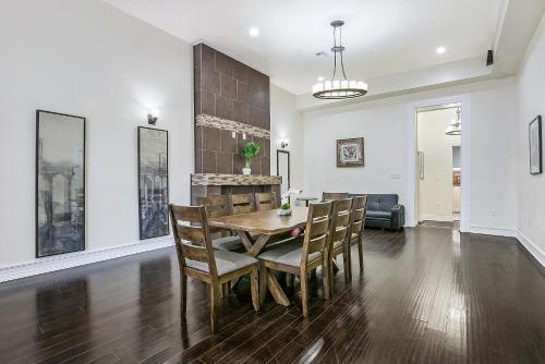Aparthotel Luxury 4br Condo In Downtown By Hosteeva