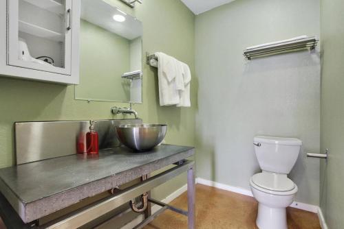Apartamento Two-bedroom, Two-bath Industrial Apt In Nola C.b.d.