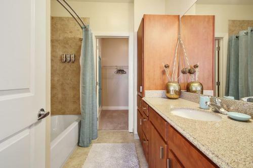 Apartamento Couples Getaway Rooftop Walk Everywhere 2bdr