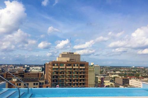 Apartamento 12th Fl- Skyline W/ Cityscape Views-rooftop Pool