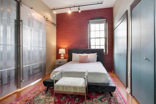 Apartamento Two-bedroom, Two-bath Industrial Apt In Nola C.b.d.