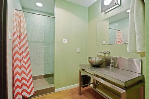Apartamento Two-bedroom, Two-bath Industrial Apt In Nola C.b.d.