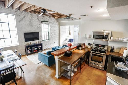 Apartamento Three-bedroom, Two-bath Industrial Apt In Nola C.b.d.