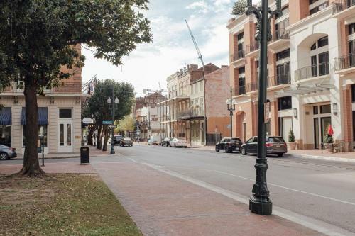Apartamento Lyric At 451 Girod St
