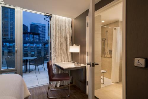 Hotel Embassy Suites By Hilton New York Manhattan Times Square