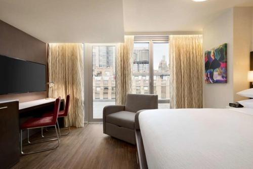 Hotel Embassy Suites By Hilton New York Manhattan Times Square