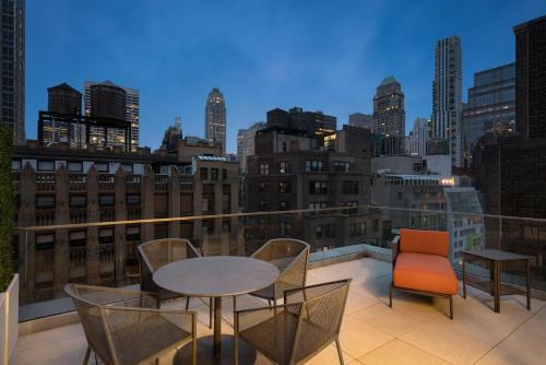 Hotel Embassy Suites By Hilton New York Manhattan Times Square