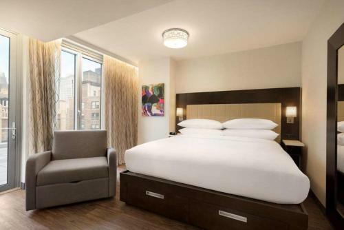 Hotel Embassy Suites By Hilton New York Manhattan Times Square