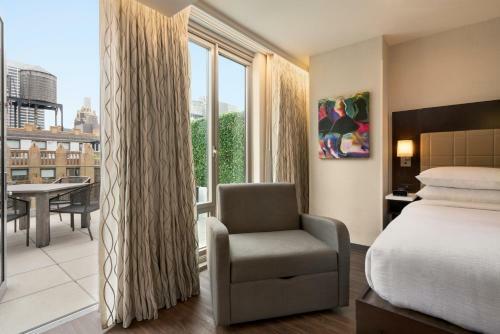 Hotel Embassy Suites By Hilton New York Manhattan Times Square