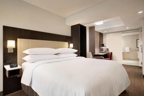 Hotel Embassy Suites By Hilton New York Manhattan Times Square