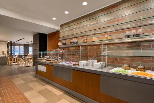 Hotel Embassy Suites By Hilton New York Manhattan Times Square