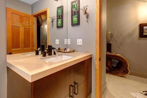 Abode At Ontario Lodge