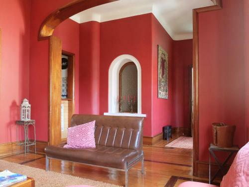 Hostal Oc Salon Charm Hostel & Suites