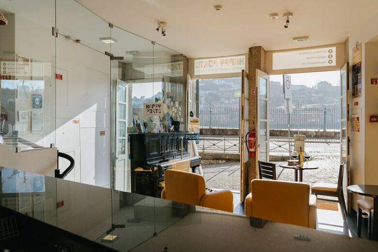 Happy Porto Hostel & Apartments