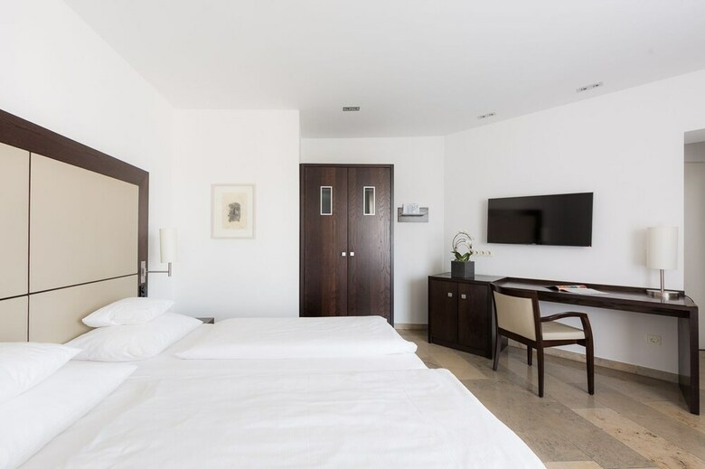 Burns Art Hotel