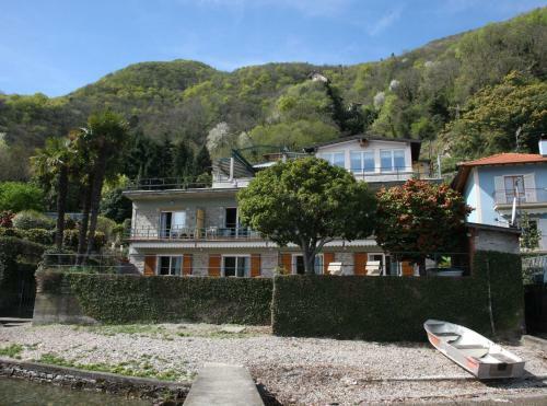 Hostal Del Lago