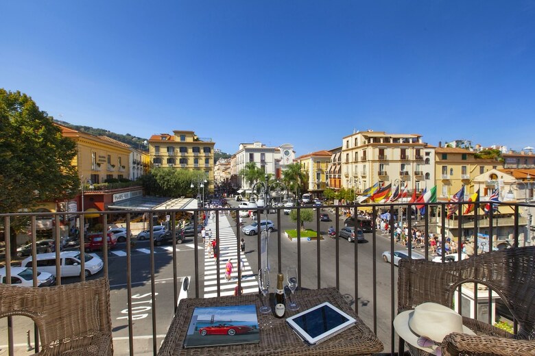 Piazza Tasso B&B