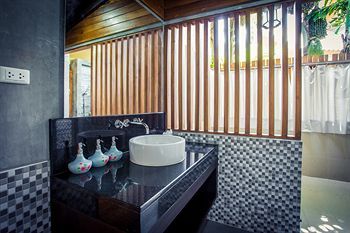 Hotel Chalong Chalet Resort & Spa