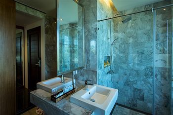 Hotel Chalong Chalet Resort & Spa