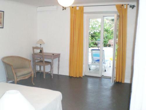 Beautiful Villa With Direct Access To The Beach
