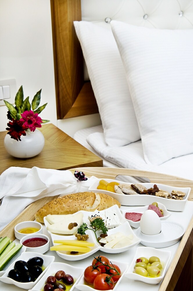 Tugcu Hotel Select
