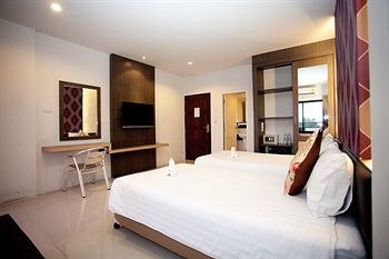 Chill Patong Hotel