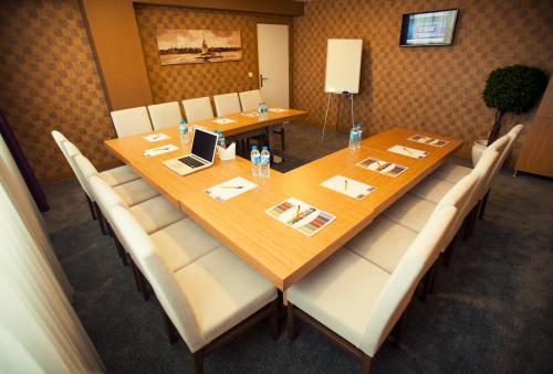 Helikon Business Hotel