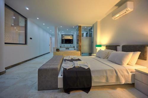 Villa Unlimited