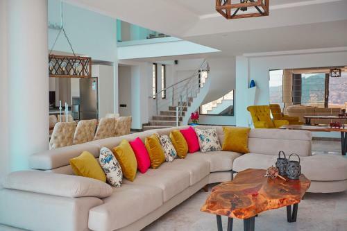 Villa Unlimited