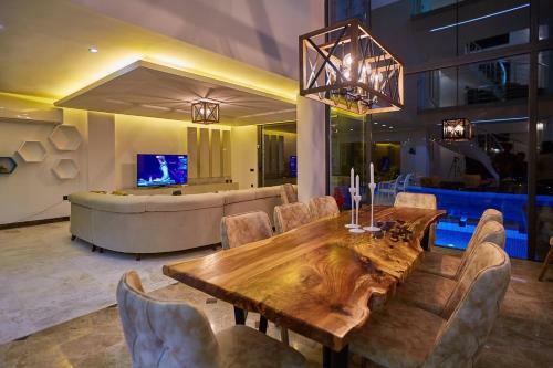 Villa Unlimited