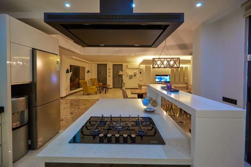 Villa Unlimited