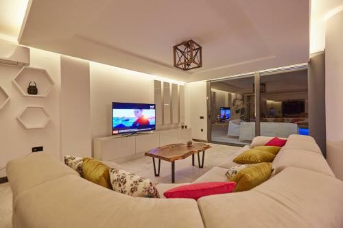 Villa Unlimited