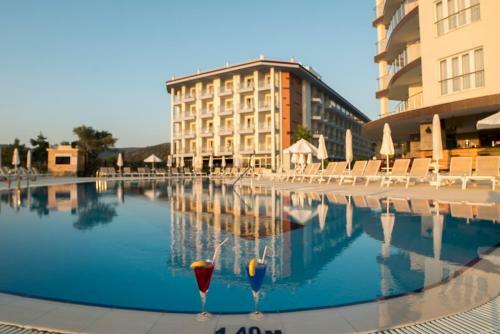 Ramada Hotel & Suites Kusadasi