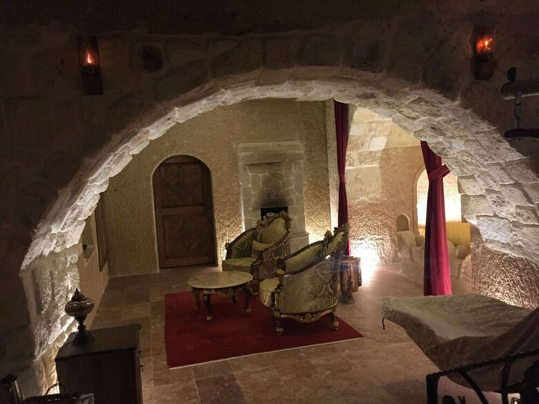 Hotel Oread Cave Suites