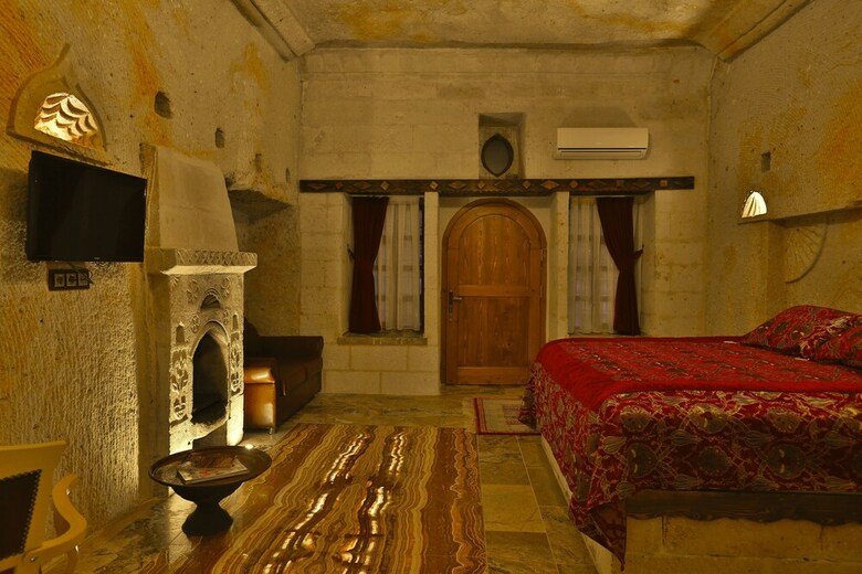 Hotel Oread Cave Suites