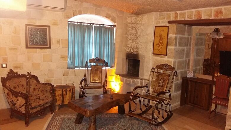 Hotel Oread Cave Suites
