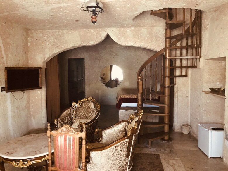 Hotel Oread Cave Suites