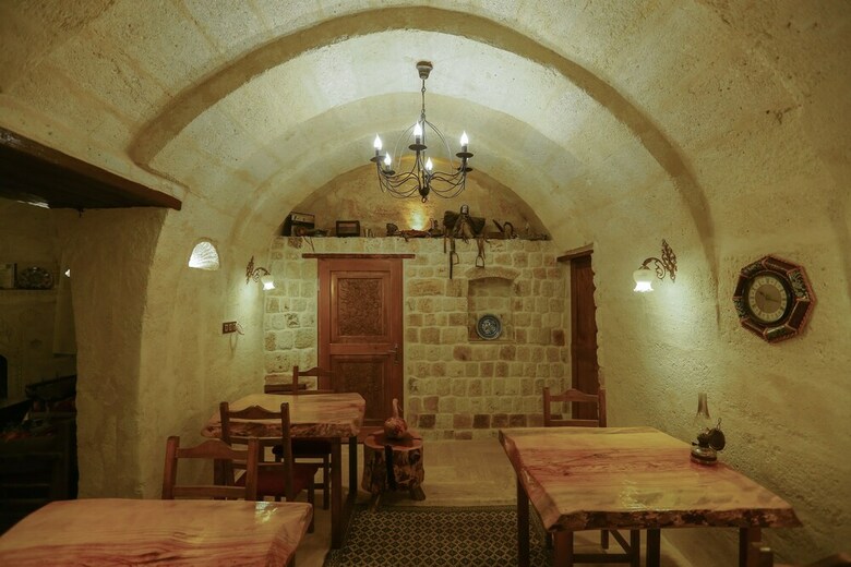 Hotel Oread Cave Suites
