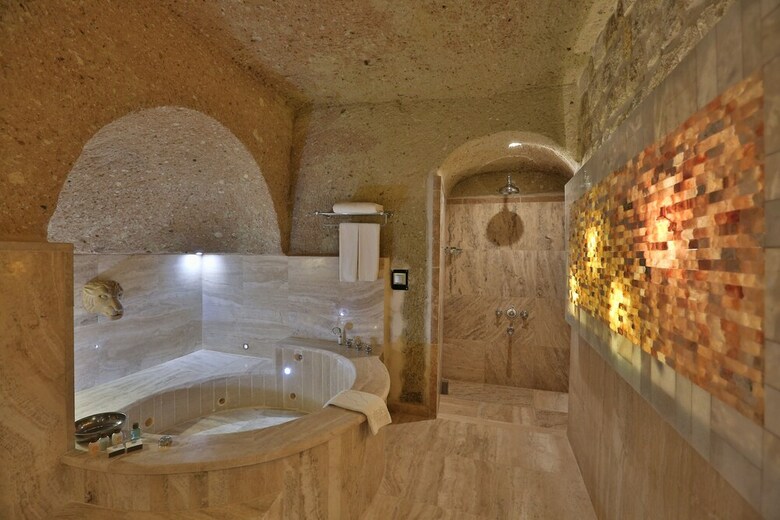 Hotel Oread Cave Suites