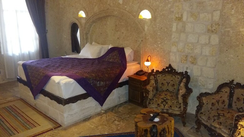 Hotel Oread Cave Suites