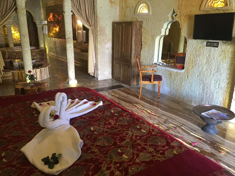 Hotel Oread Cave Suites