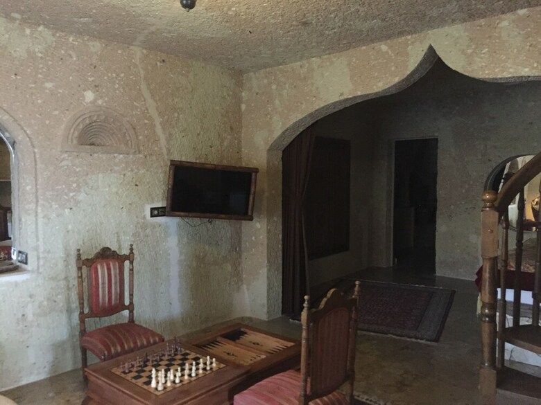 Hotel Oread Cave Suites