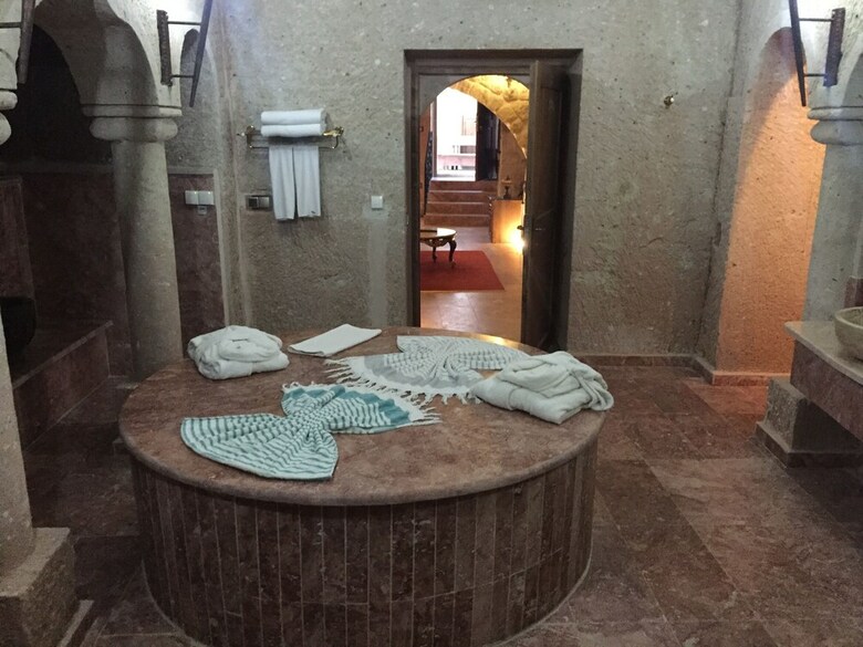 Hotel Oread Cave Suites