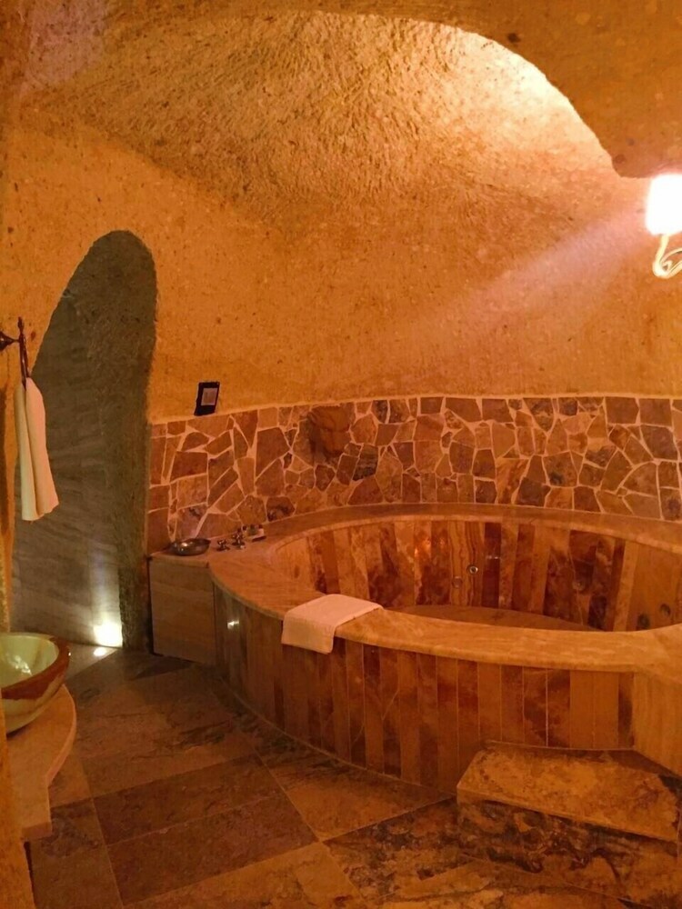 Hotel Oread Cave Suites