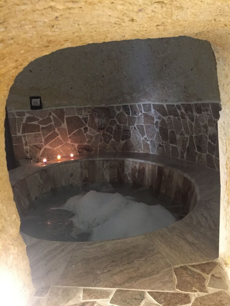 Hotel Oread Cave Suites